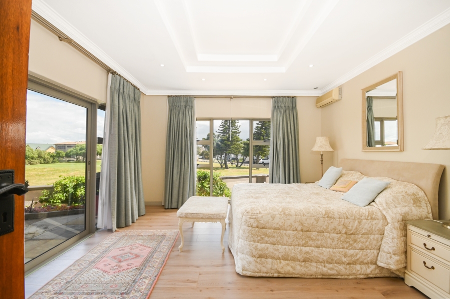 5 Bedroom Property for Sale in Greenways Golf Estate Western Cape